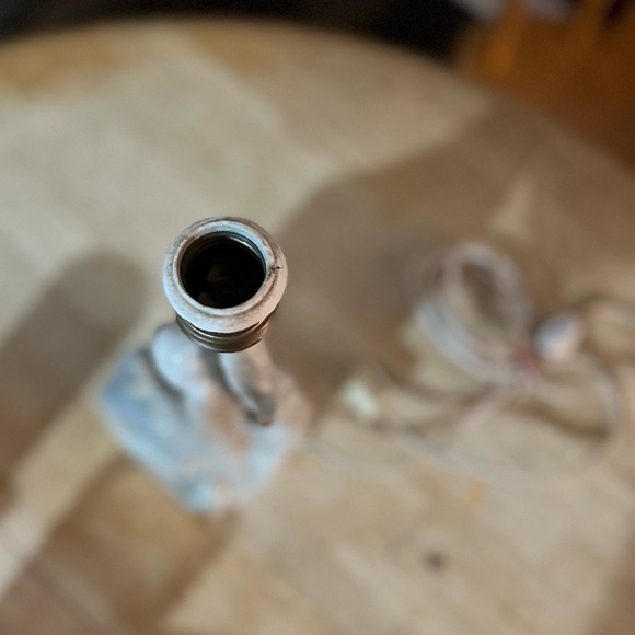 Antique lady sitting on bench lamp - Picture 6 of 8